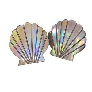 Vintage Mother of Pearl Clam Shell Stud Earrings .75” Mermaidcore Coastal Beach